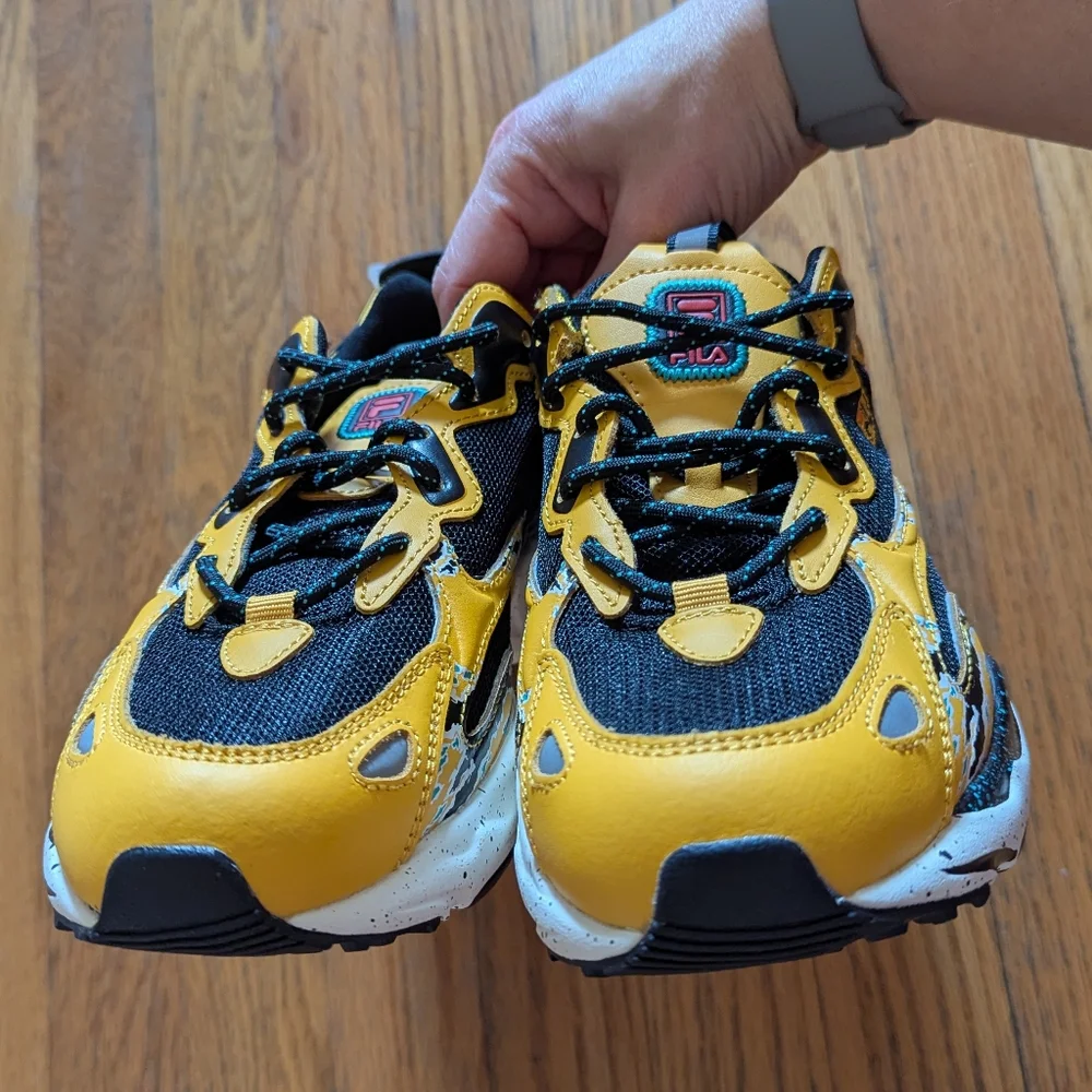 NWT‎ FILA Kids' Size 6.5 Yellow and Black Sneakers